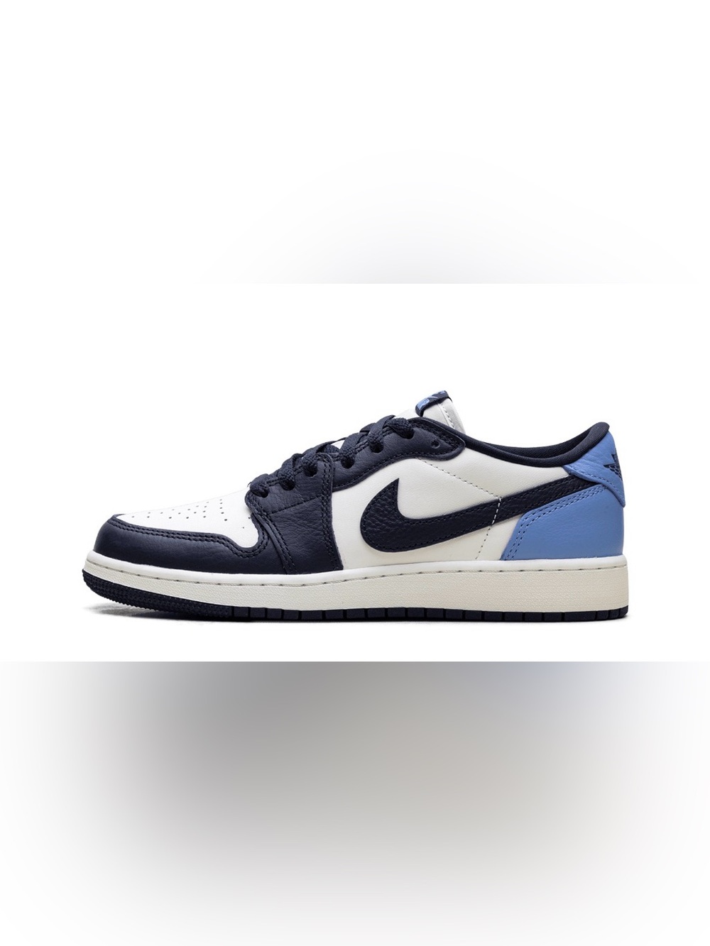 Jordan Kids' Navy, White and Light Blue Low-Top Sneaker 8.5 lightly loved